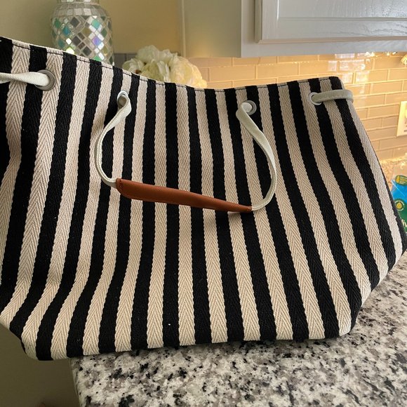 Bydenwely Handbags - Bydenwely Canvas Tote